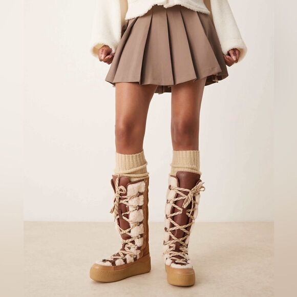 Wilder Mukluk Boots/ size 9 - Picture 4 of 15